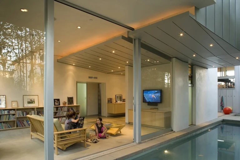 ft 8 panorama pool and family room 768x512
