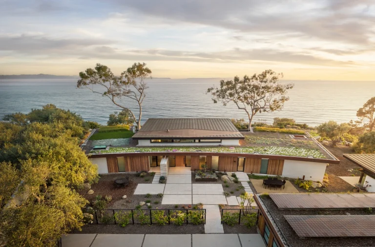 Blackbird Architects Ocean Bluff Residence 50429 BBird Sealedge 0260 Edit 2 copy 768x506