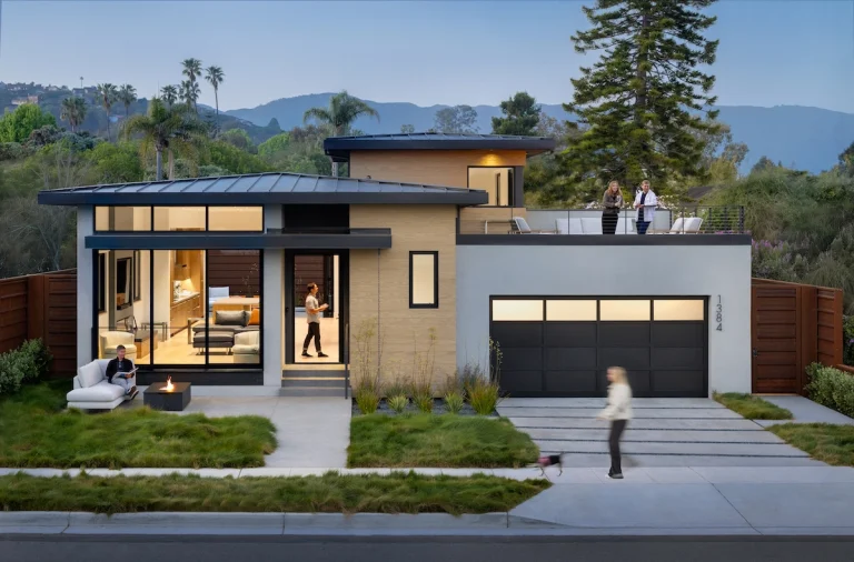 Blackbird Architects Shoreline Residence 50508 BBird Shoreline 1286 Edit 1 addedskyAS copy 768x506