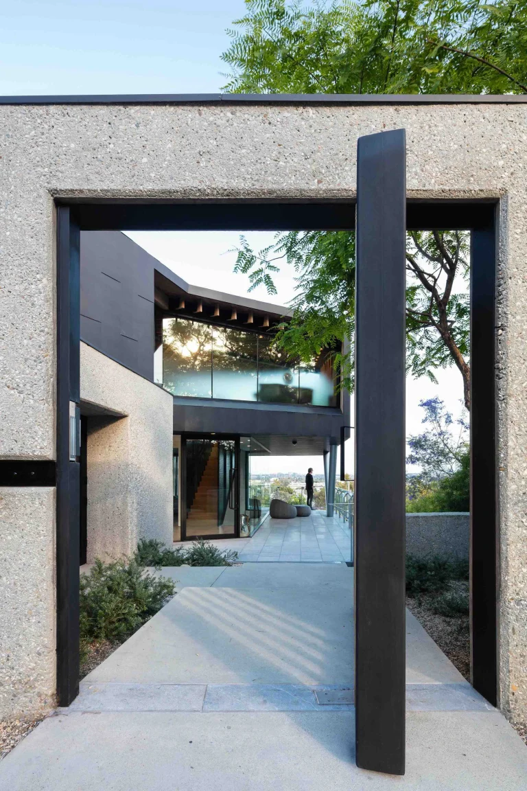 CWA Kingsland Gate 02 lo res 768x1152