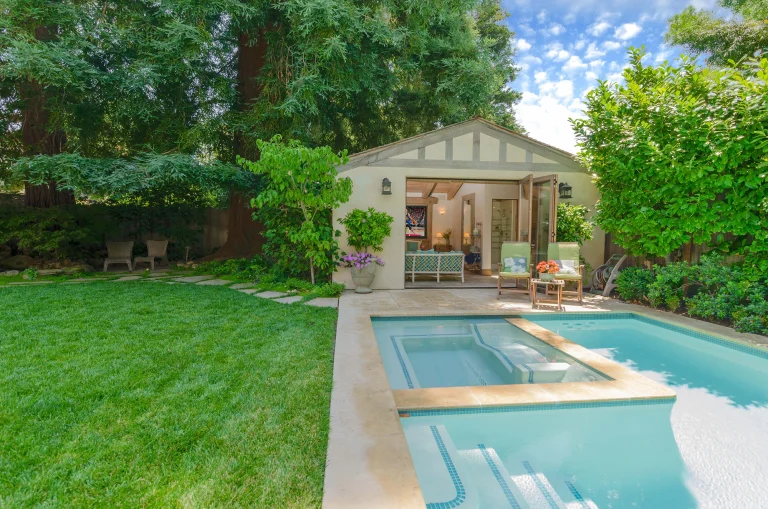 Delong Pool House 1RJ 6395 Edit Reduced webp 768x509