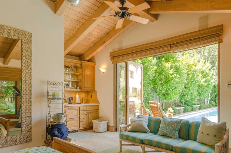 Delong Pool House 1RJ 6439 reduced webp 768x509