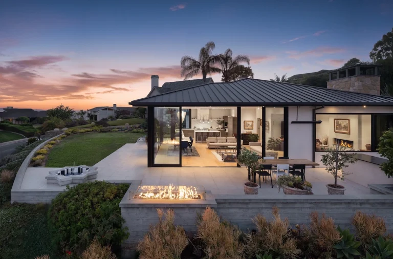 Harbor View Home Blackbird Architects 01 copy 768x506
