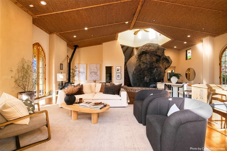 Boulder House. Photographer Website: https://www.carolmcguinness.com/ Boulder House. Photographer Website: https://www.carolmcguinness.com/